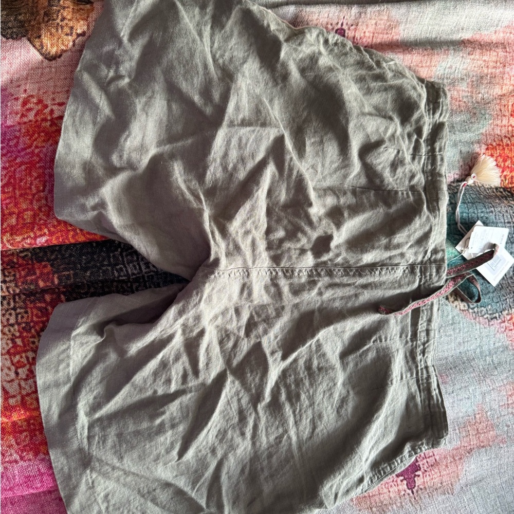 Johnny Was Gray Shorts with Pink Embroidery - Picture 2 of 2